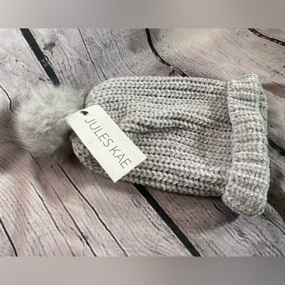 Jules‎ Kae Women’s Faux Fur Soft Stretchy Light Gray Winter Knit Beanie Hat - Picture 2 of 8